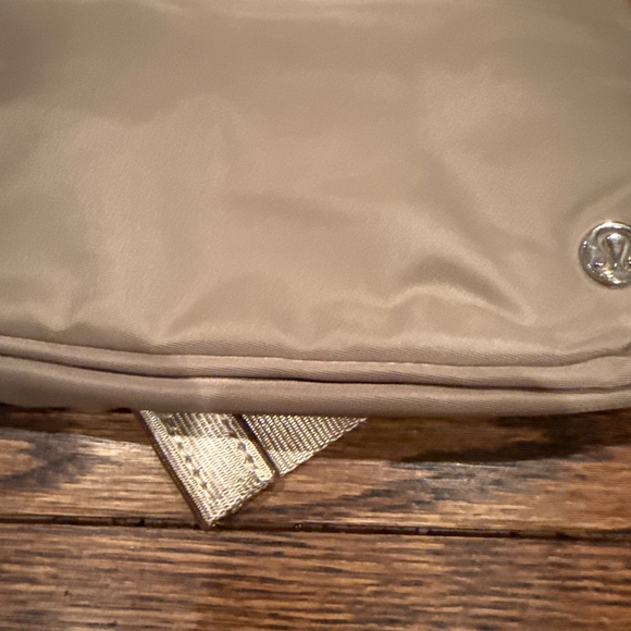 Beige/Tan Belt Bag, 2L, NWOT - Picture 4 of 9